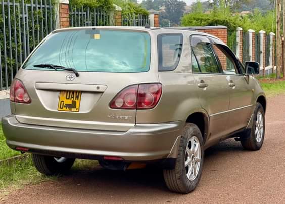 A picture of 2002 HARRIER 2.2cc UGX 17.5million 0704311899 whatsapp