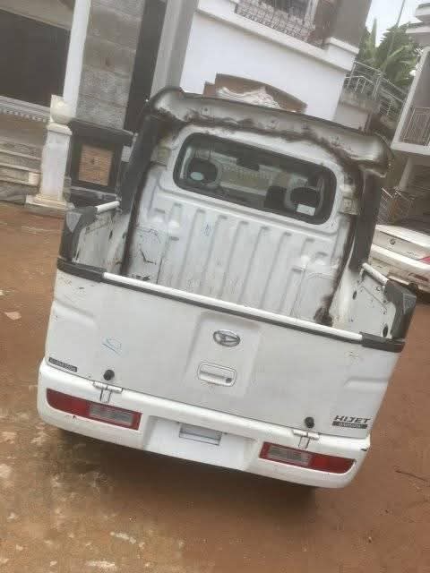 A picture of Daihatsu hijet bus