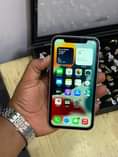 A picture of IPhone 11 128gb