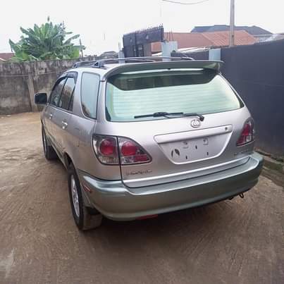 A picture of Rx 300 2002 Pure first body Engine gear and AC