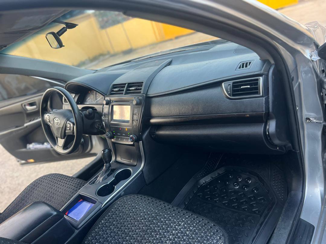 A picture of 2015 Toyota Camry SE