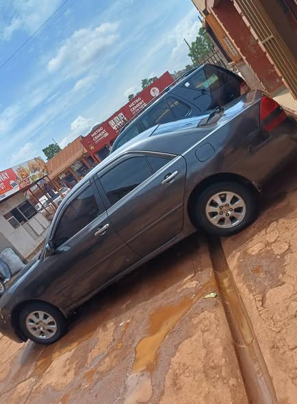A picture of Toyota mark 11 grande 2000 vvti