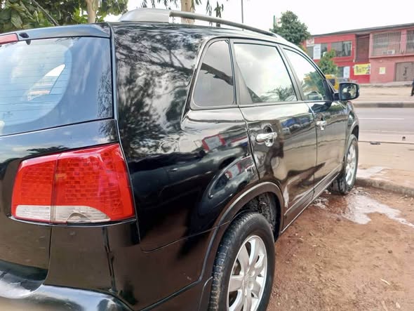 A picture of AWOOOOF DON SHELE AGAIN OOOO BOUGHT BRAND NEW KIA SORENTO