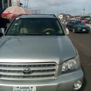 A picture of 04 highlander Everything working perfectly 3 5 last Agent fee