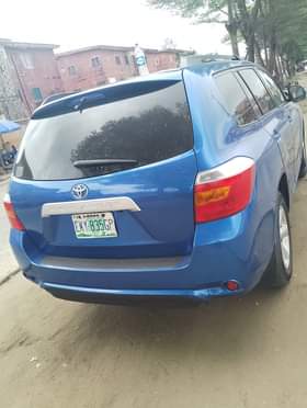 A picture of 2009 Toyota Highlander 4 plug engine Price 10m Location Amuwo