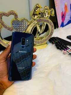 A picture of Samsung s9plus used