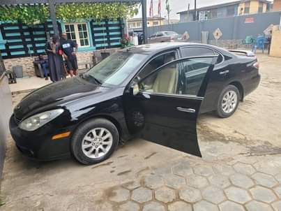 A picture of Lexus ES300