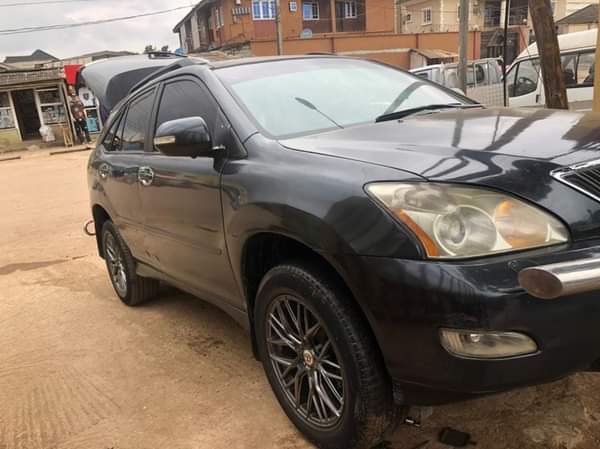 A picture of Registered Lexus Rx 330 05 Perfect condition Engine and gear