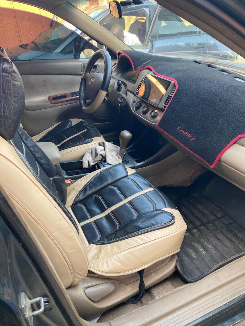 A picture of Toyota Camry 05