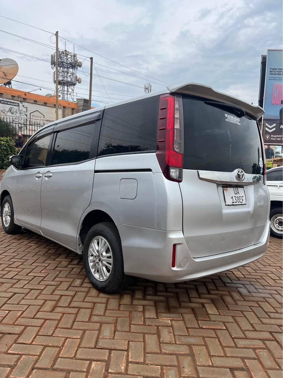 A picture of Toyota Noah minivan