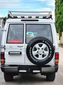 A picture of Landcruza hardtop balaa kabisa Injin 1hz diesel Gia manyu Full