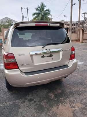 A picture of Direct Belgium Toyota Highlander 2007 3 seaters Row Location Anambra