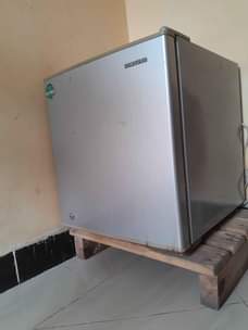 A picture of SAMSUNG MIN FRIDGE