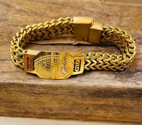 A picture of CHAIN AND BRACELET