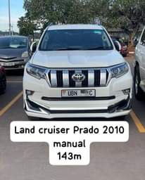 A picture of Land cruiser and land cruiser Prado