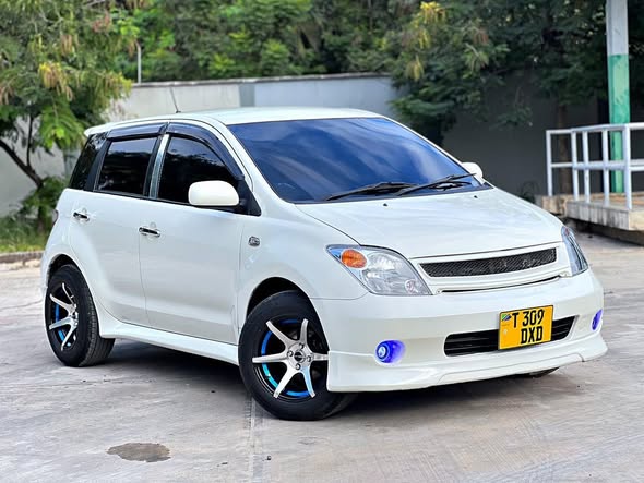 A picture of TOYOTA IST