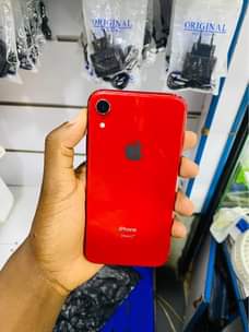 A picture of iPhone XR 64gb at 590k 