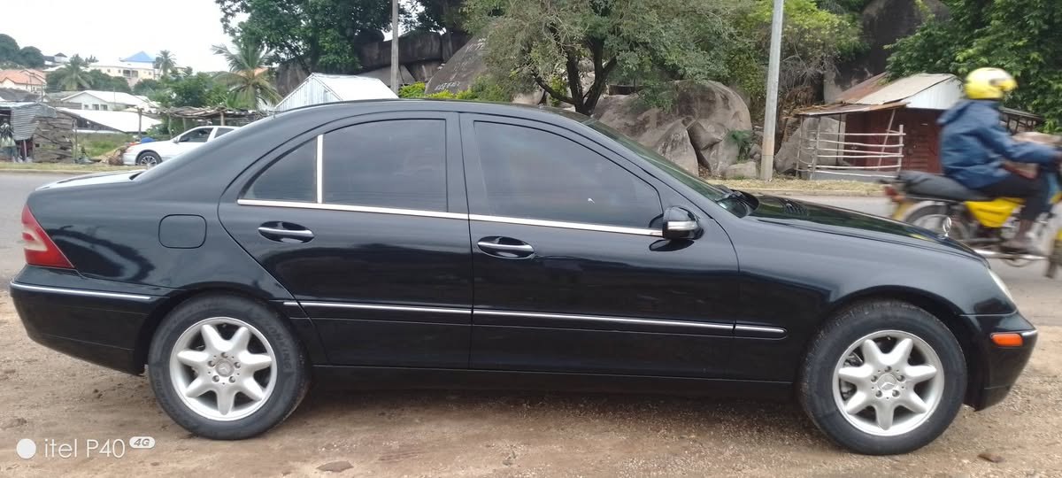 A picture of Benz C320 4.3M Naira Last Engine percent Gear percent AC