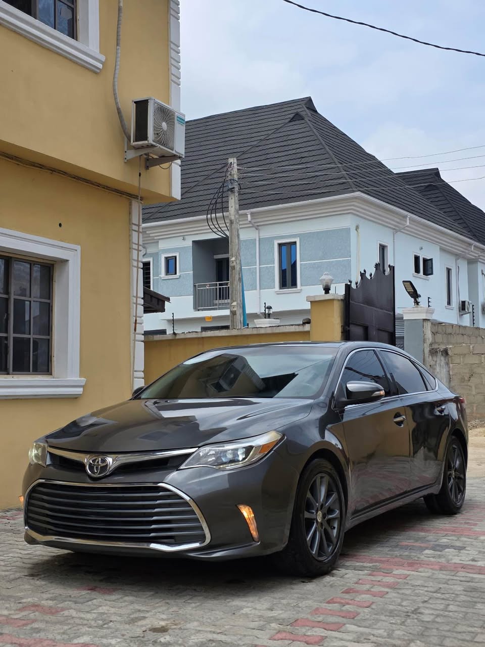A picture of TOYOTA AVALON XLE 2013