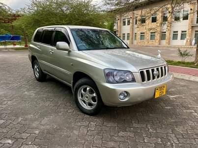 A picture of  TOYOTA_KLUGER_0620356906