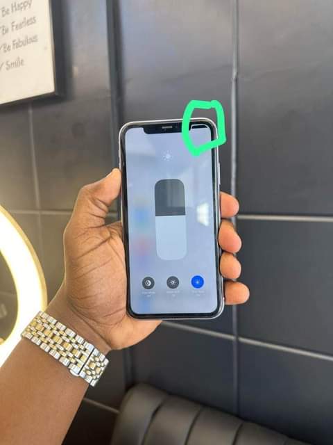 A picture of IPHONE 11 PLAIN CLEAN NO SMS