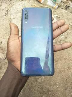 A picture of Samsung galaxy a70 cm makin