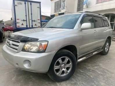 A picture of REGISTERED 2004 TOYOTA HIGHLANDER First body Pan Barley Used leather