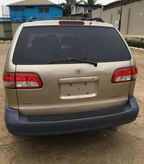 A picture of DANNY YUNG Smarts Autos First Body Toyota Sienna 02 Very