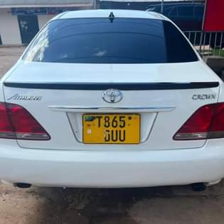 A picture of Toyota crown
