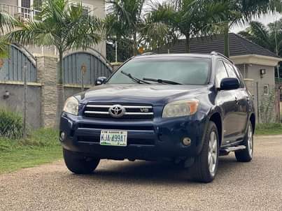 A picture of TOYOTA RAV 4