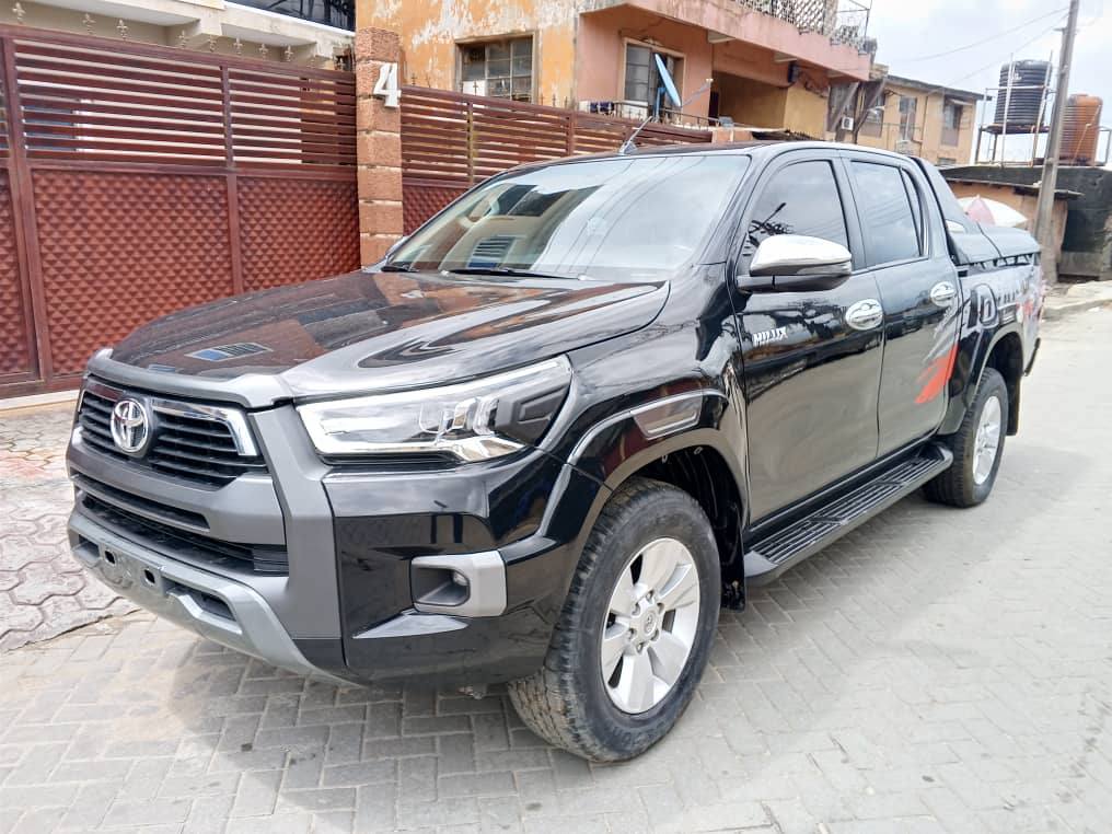 A picture of TOYOTA HILUX 2019..BARELY USED