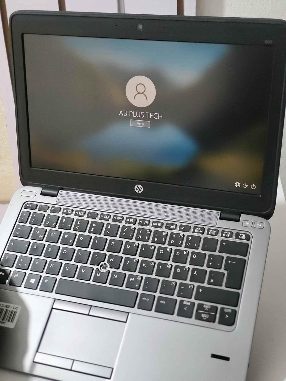 A picture of Hp 820 i7 8gbram 500gb hdd btry 5hrs inbox me