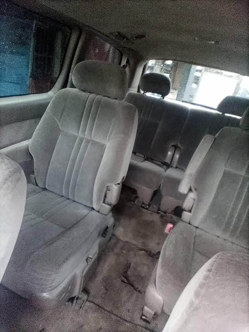 A picture of Very sharp Toyota sienna engine and gear interior in perfect
