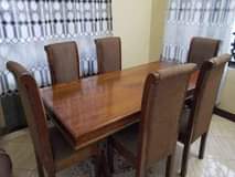 A picture of Dining table viti 6 meza ya Chakula Ipo dukan kwetu