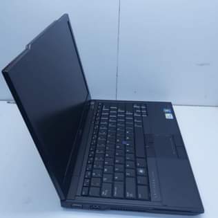A picture of Dell E6400