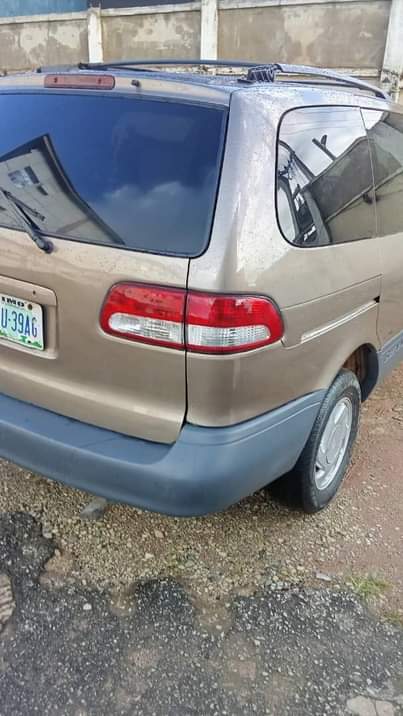 A picture of Sienna buy and drive everything is working perfectly fine Location