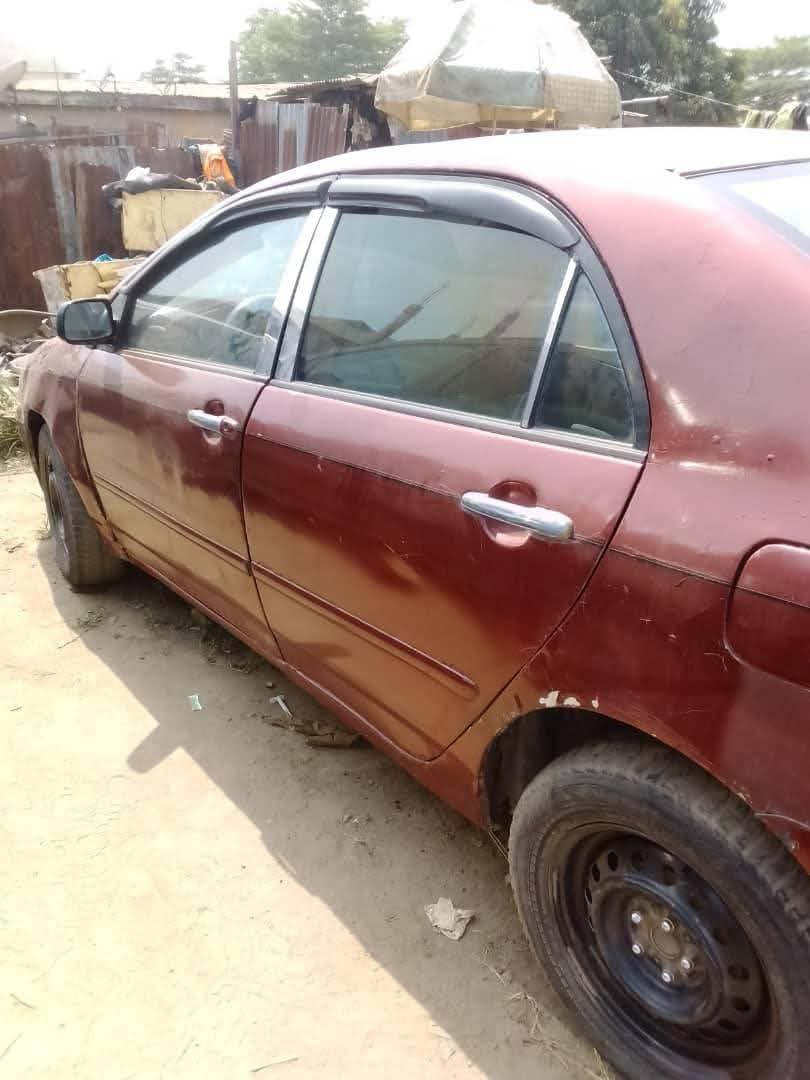A picture of Toyota corrolla 03 04