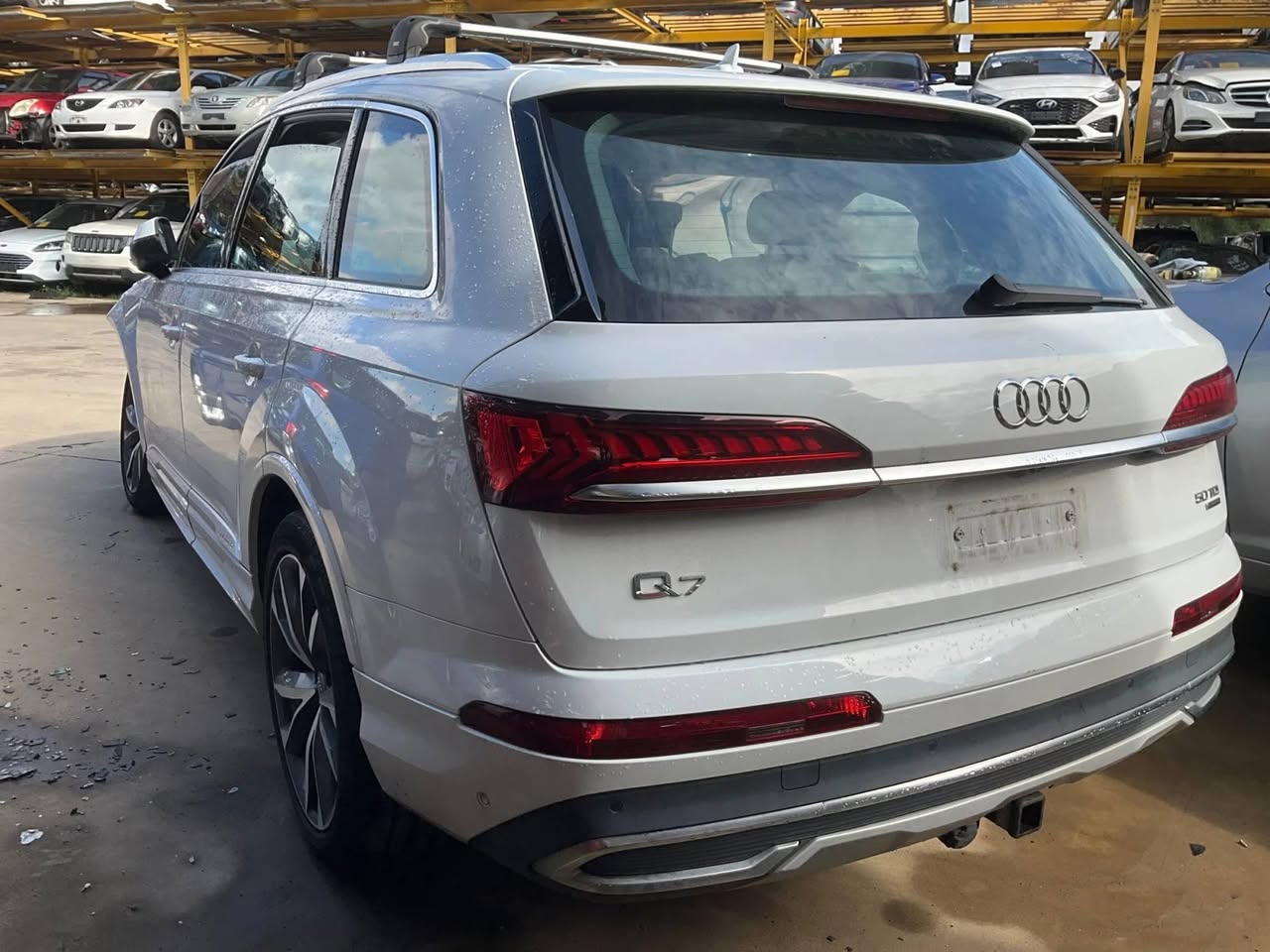 A picture of DAMAGED AUDI Q7 AUTO READY TO BE IMPORTED UGX38M CALL