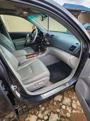 A picture of Registered Toyota Highlander 2010 Neatly Used and ready to use