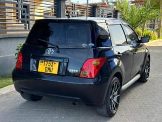 A picture of Ist 2005 toyota