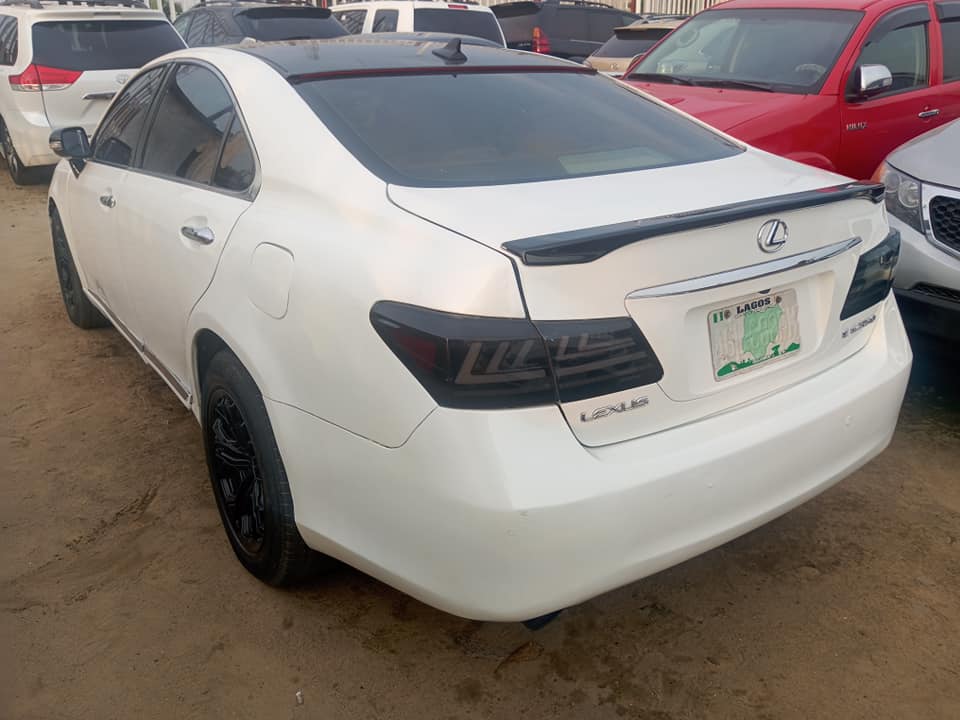 A picture of Lexus ES 350 2010 registered