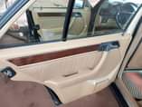 A picture of Tokumbo standard Mercedes Benz 200 E v boot