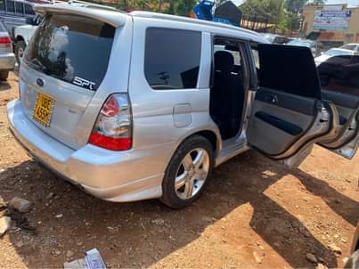 A picture of Subaru forester SG5 2006 model