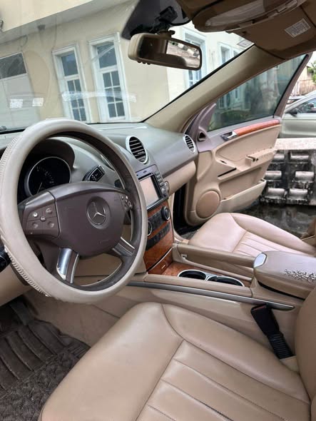 A picture of 2007 Mercedes Benz ML350
