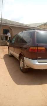 A picture of 1999 Toyota Sienna SHARP SHARP DEAL