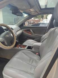 A picture of 2008 Toyota Camry V6 XLE Push to start button Neatly