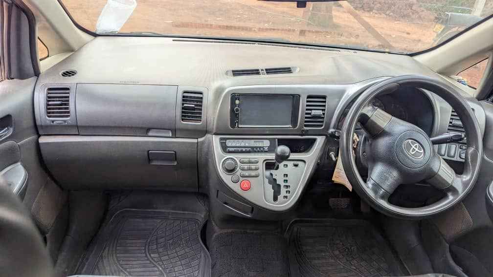 A picture of TOYOTA WISH UAY