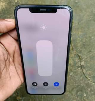 A picture of iPhone 11 pro max 256gb PRICE 699 000