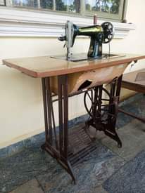 A picture of Original Singer Sewing Machine