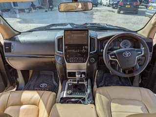 A picture of TOYOTA LAND CRUISER V8 MILLION130 0716711174